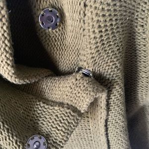 Old Navy Sweaters - Old navy olive knit 3/4sleeve fall sweater Old Navy Sweaters - Old navy olive knit 3/4sleeve fall sweater